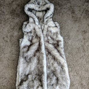 Faux Fur Hooded Sleeveless Tunic Vest with Pockets
